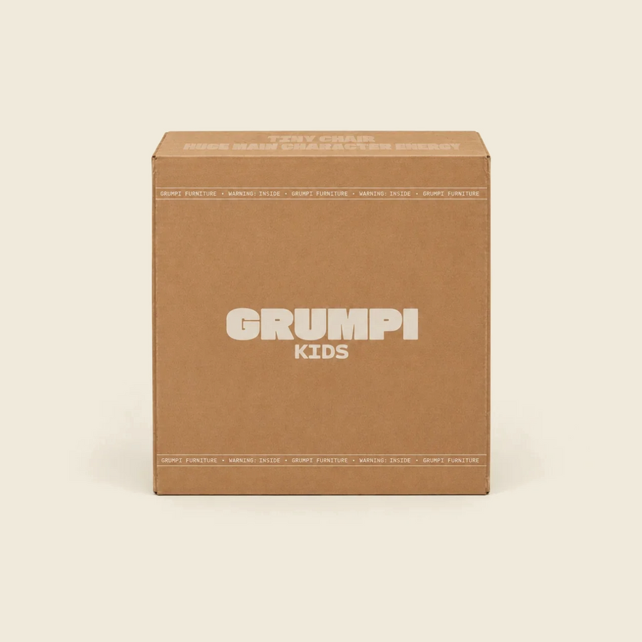 Grumpi Kids box, closed. 60 x 60 x 12 cm kraft carton printed with GRUMPI KIDS and Tiny chair, huge main character energy
